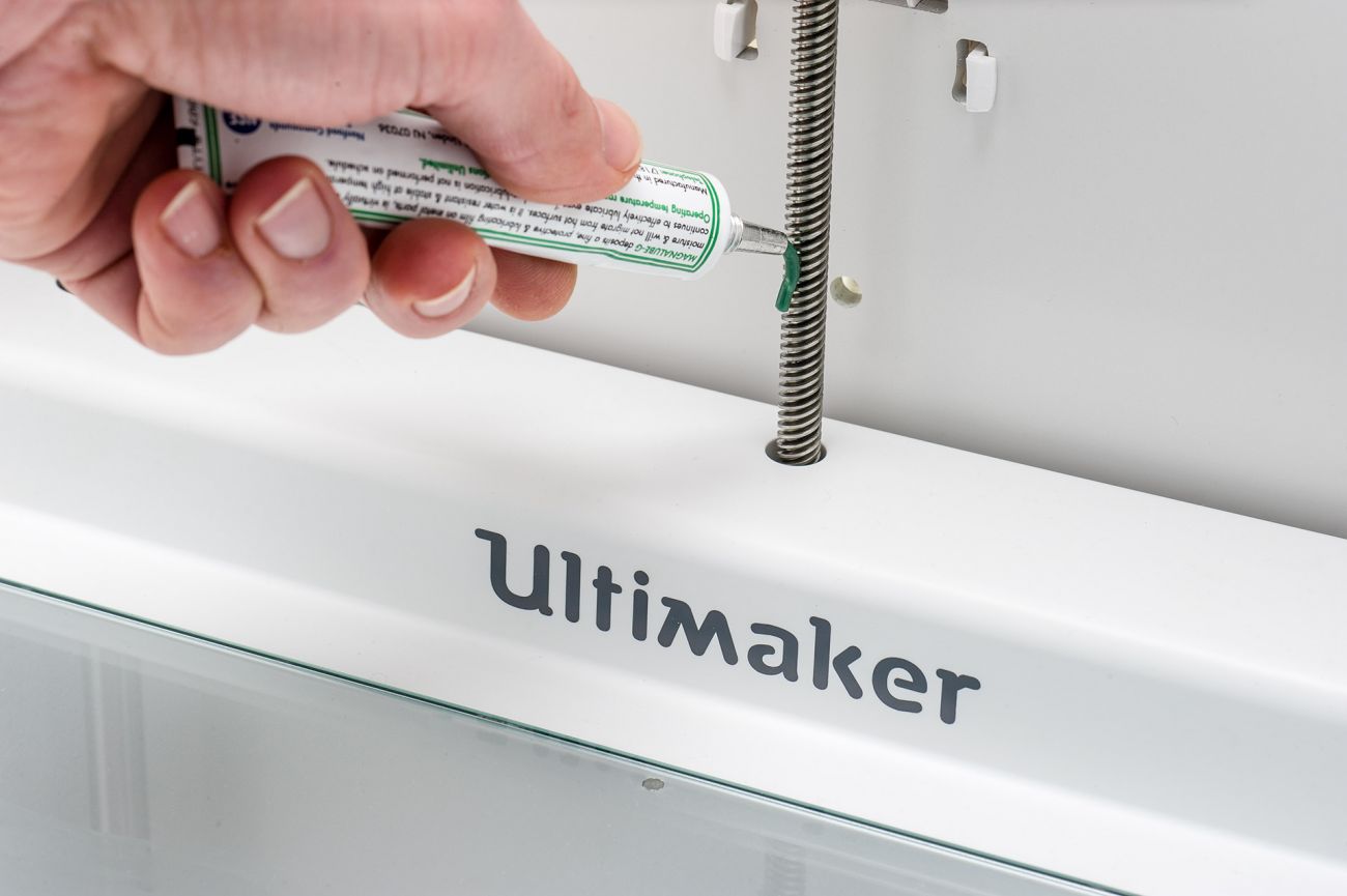 Lubricate the Ultimaker 3 lead screw