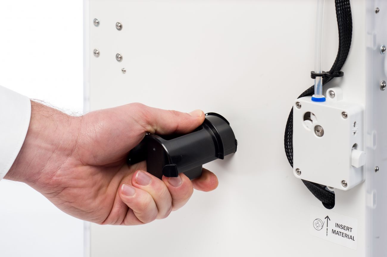 Installing the Ultimaker 2+ hardware accessories