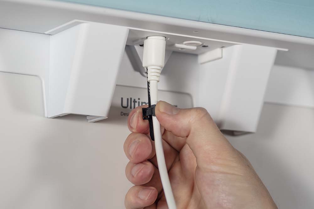 Installing the Ultimaker S5 Air Manager