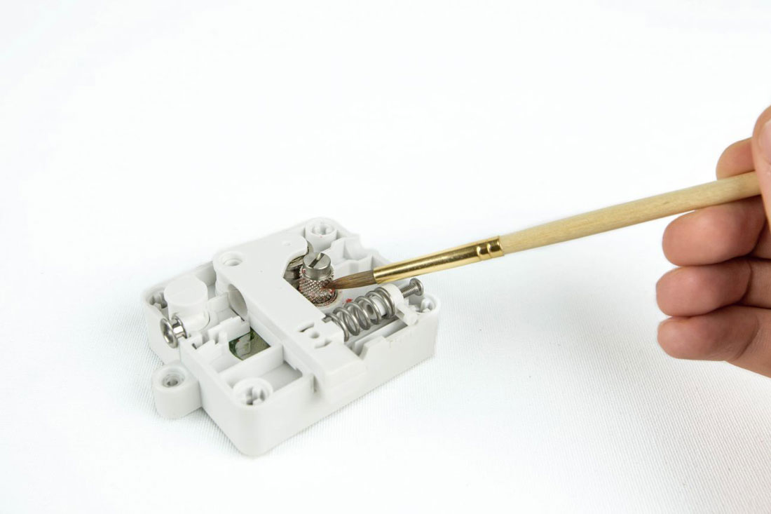 Clean the feeders on the Ultimaker 3