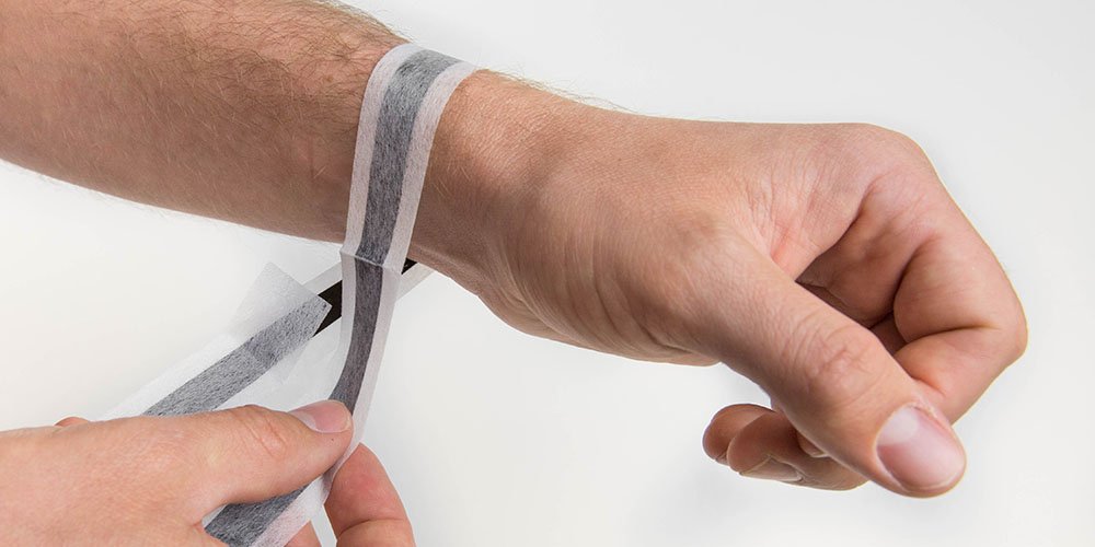 How to use a disposable ESD bracelet