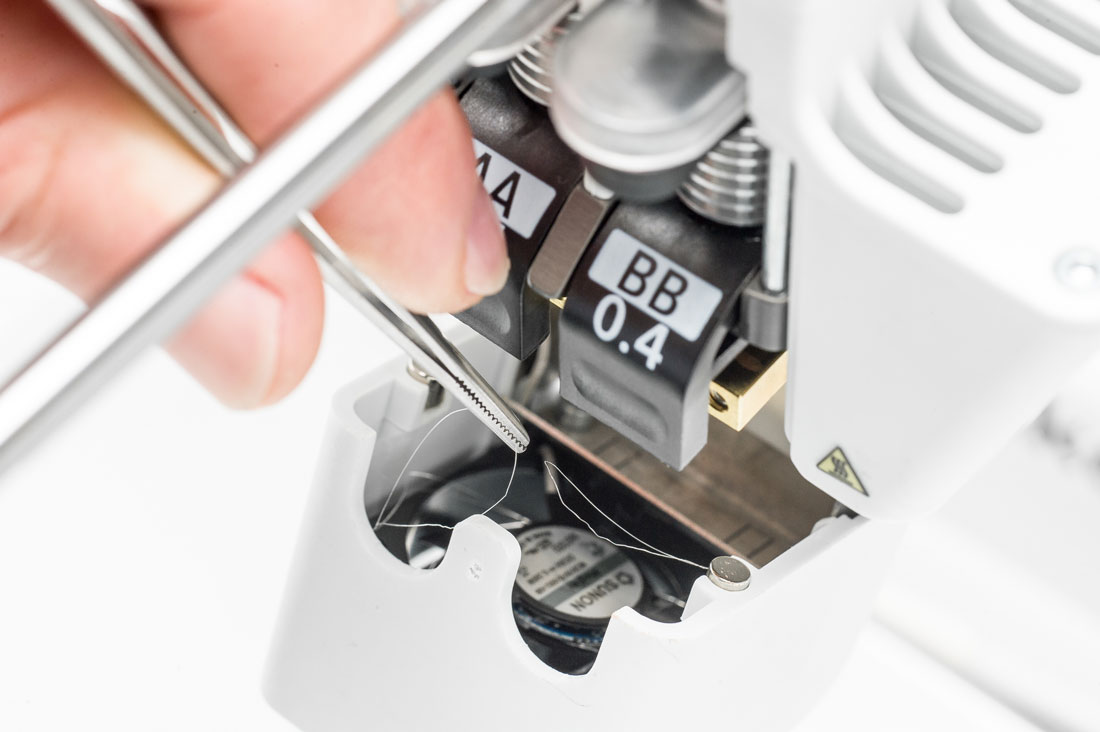 Clean the Ultimaker 3 front print head fan